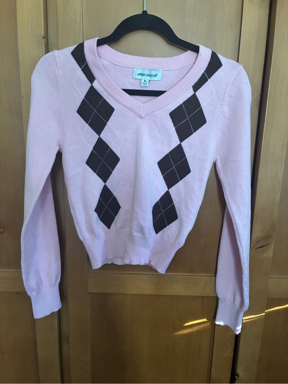 Urban Heritage Light Pink V-Neck Argyle Sweater with Brown Diamonds #83